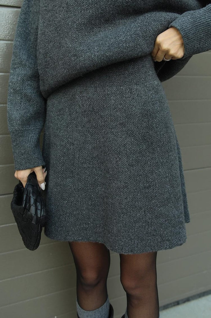 Esme | A cosy sweater and a flowy flattering skirt