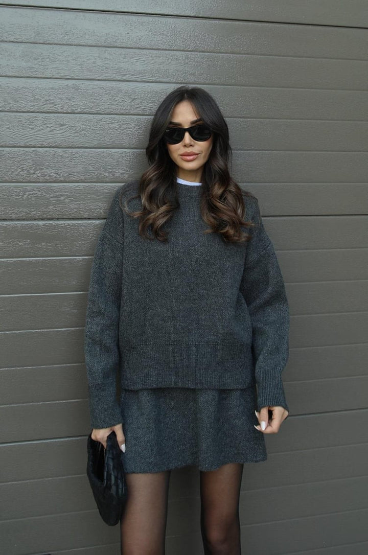 Esme | A cosy sweater and a flowy flattering skirt