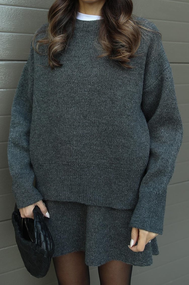 Esme | A cosy sweater and a flowy flattering skirt