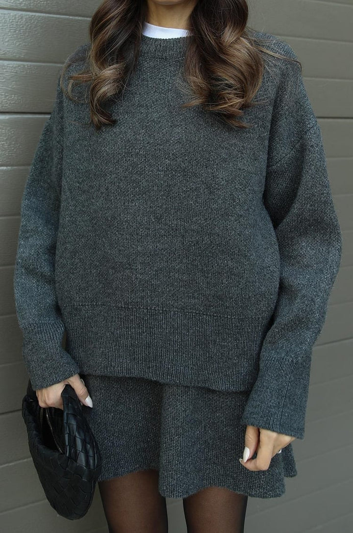 Esme | A cosy sweater and a flowy flattering skirt