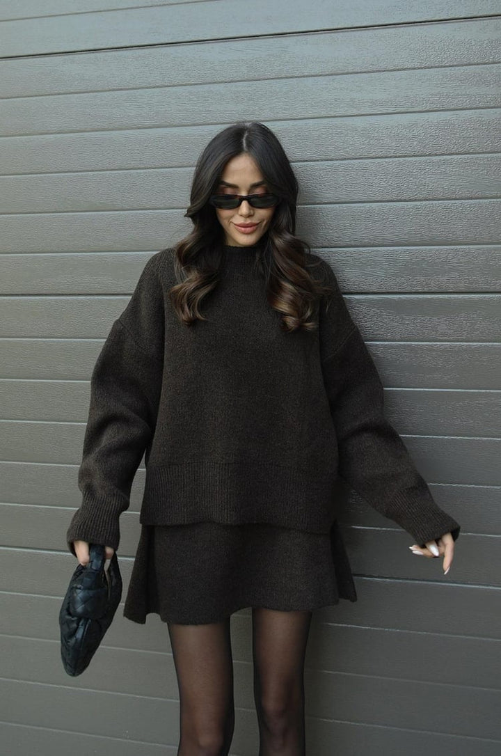 Esme | A cosy sweater and a flowy flattering skirt