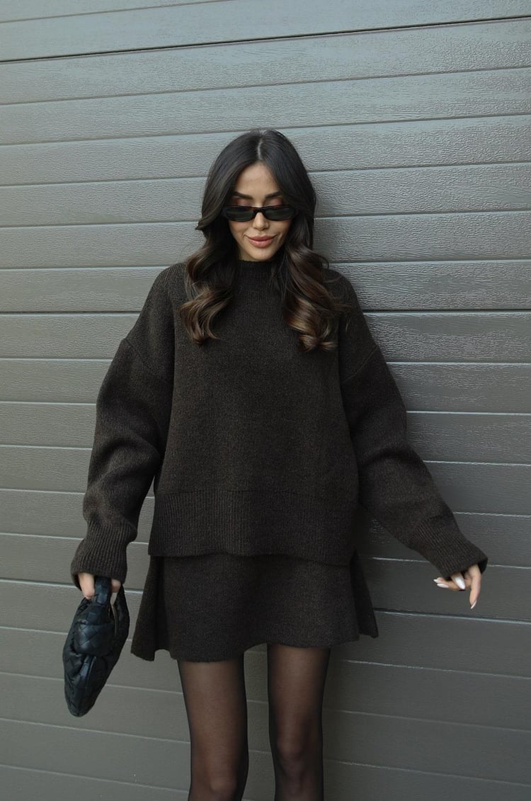 Esme | A cosy sweater and a flowy flattering skirt