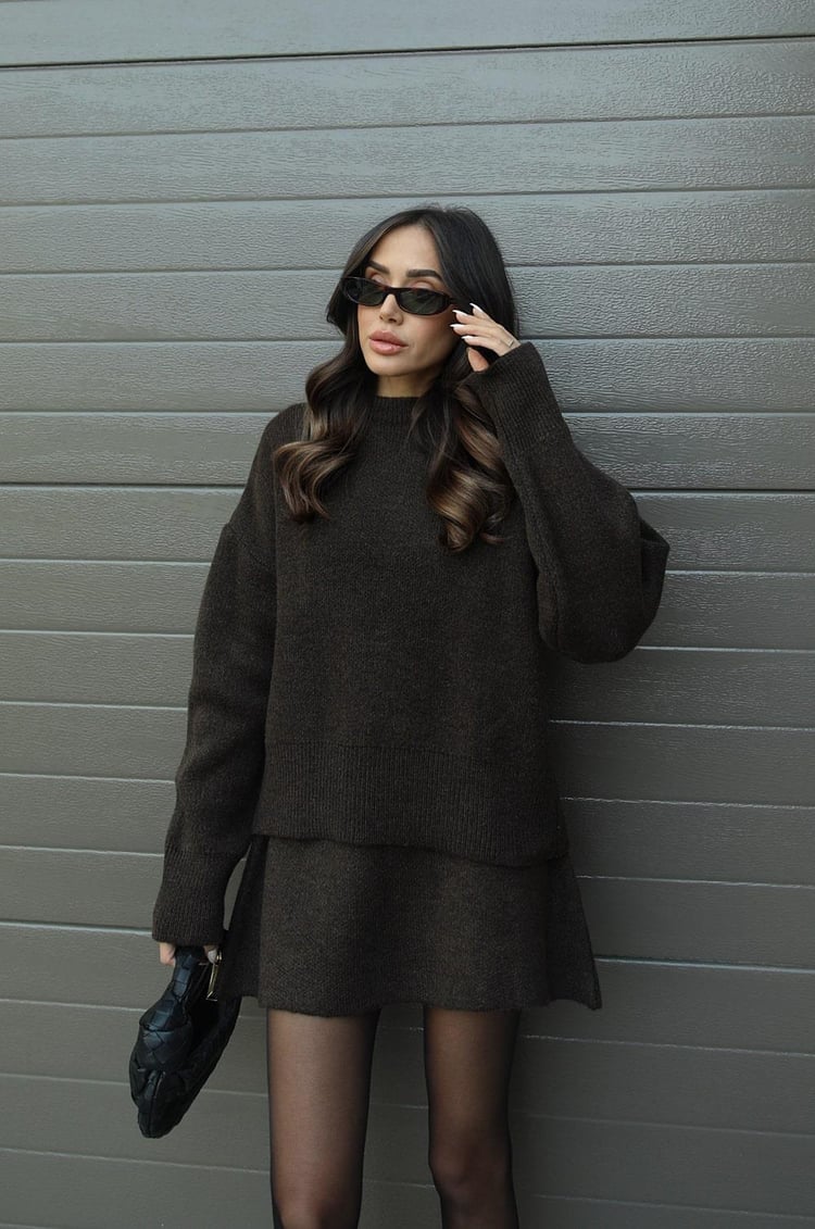 Esme | A cosy sweater and a flowy flattering skirt