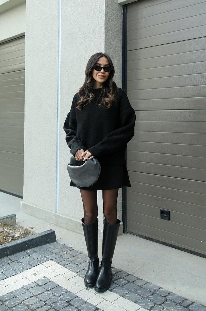 Esme | A cosy sweater and a flowy flattering skirt