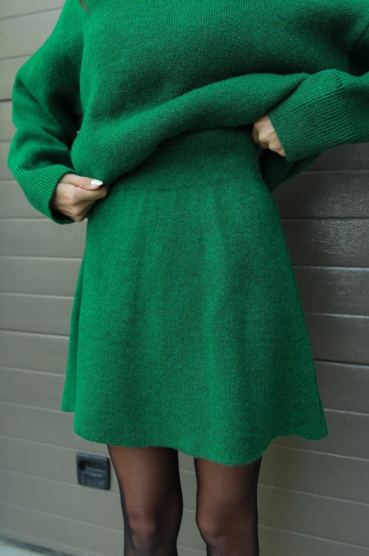 Esme | A cosy sweater and a flowy flattering skirt